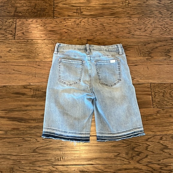 7 For All Mankind Jen7 Bermuda Shorts Mid Rise Size 2 - Picture 2 of 16